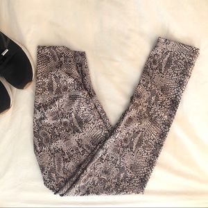 DYI Define Your Inspiration Snakeprint tights